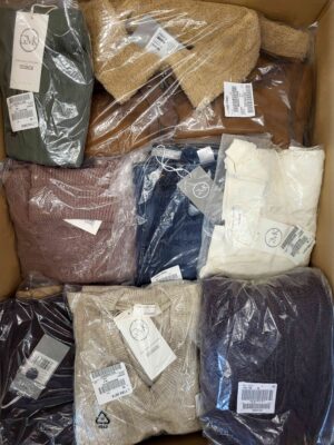 The photo shows a package with clothing in the category YA.