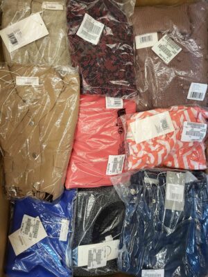 The photo shows a package with clothing in the category YA.