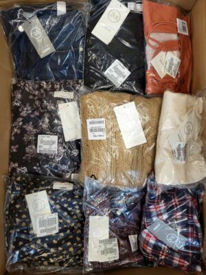 The photo shows a package with clothing in the category YA.