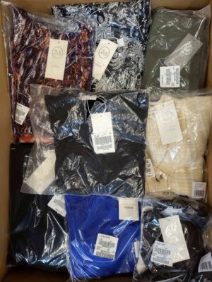 The photo shows a package with clothing in the category YA.