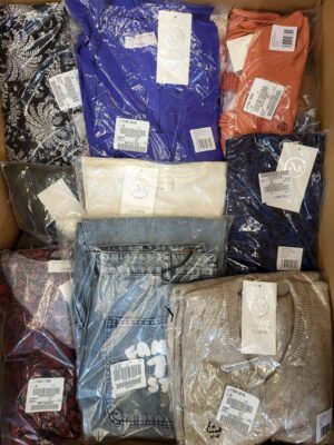 The photo shows a package with clothing in the category YA.