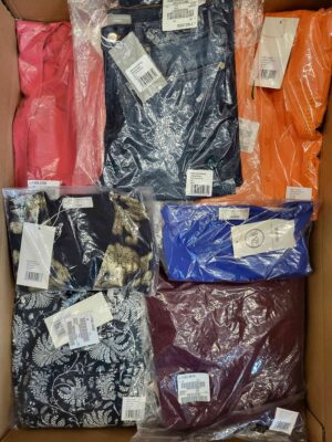 The photo shows a package with clothing in the category YA.