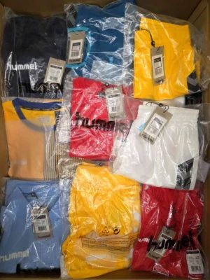 The photo shows a package with clothing in the category H.