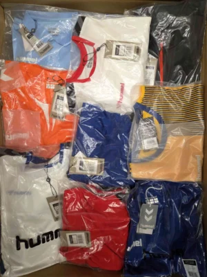 The photo shows a package with clothing in the category H.
