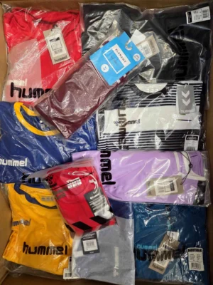 The photo shows a package with clothing in the category H.