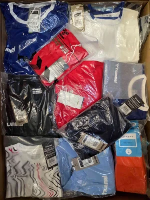 The photo shows a package with clothing in the category H.