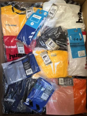 The photo shows a package with clothing in the category H.