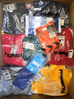 The photo shows a package with clothing in the category H.