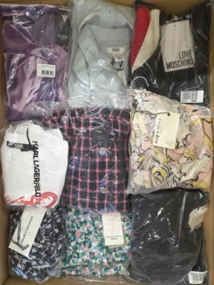 The photo shows a package with clothing in the category A.