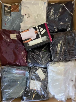 The photo shows a package with clothing in the category T.