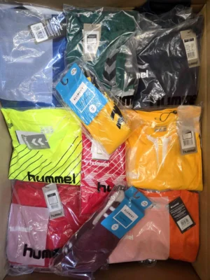 The photo shows a package with clothing in the category H.