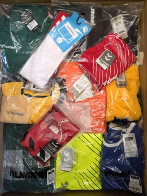 The photo shows a package with clothing in the category H.