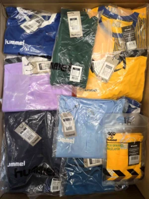 The photo shows a package with clothing in the category H.