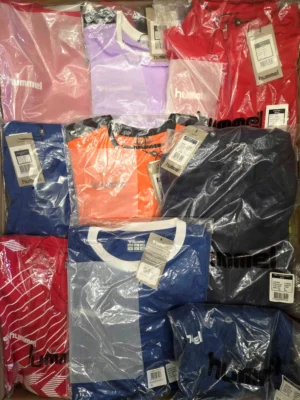 The photo shows a package with clothing in the category H.