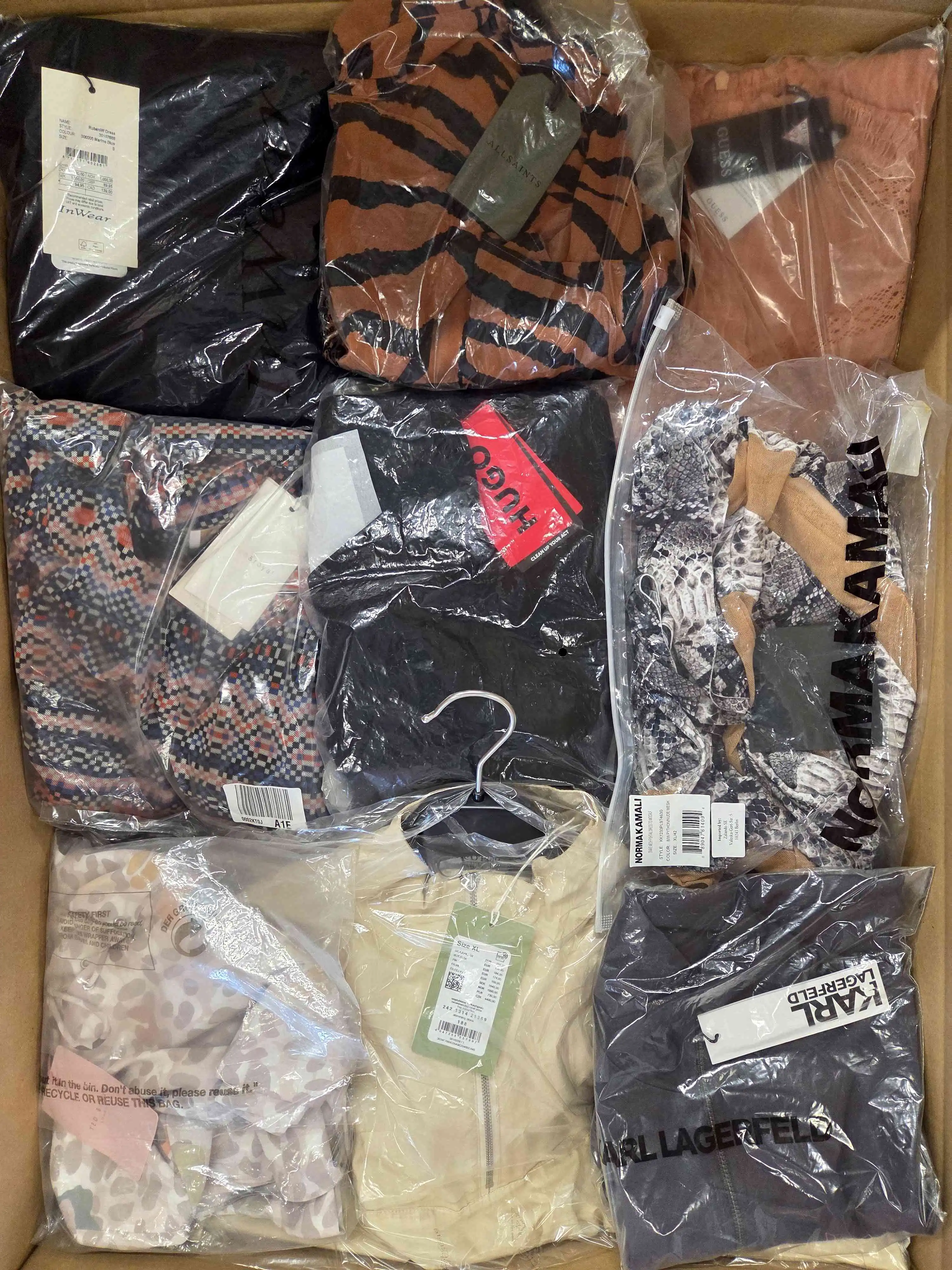 AD108 3 The photo shows a package with clothing in the category A.