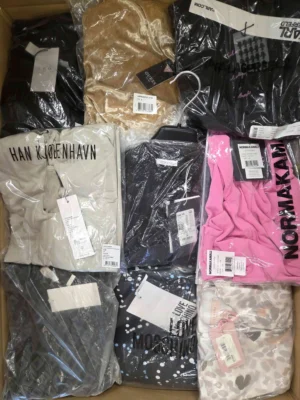 The photo shows a package with clothing in the category A.