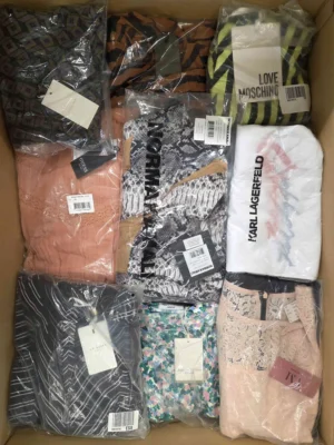 The photo shows a package with clothing in the category A.