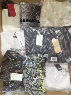 The photo shows a package with clothing in the category A.