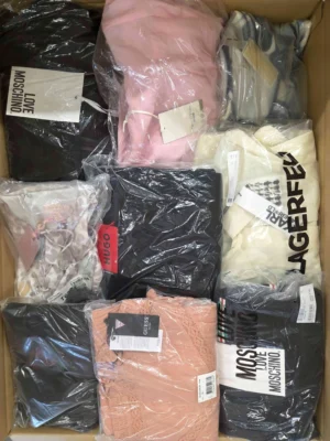The photo shows a package with clothing in the category A.
