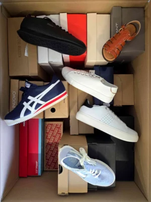 The photo shows a package with footwear in the category AS.
