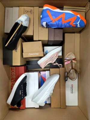 The photo shows a package with footwear in the category AS.