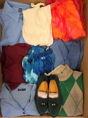 The photo shows a package with clothing in the category BSN.