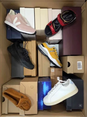 The photo shows a package with footwear in the category AS.