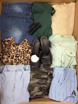 The photo shows a package with clothing in the category BSN.