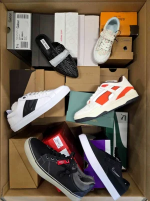 The photo shows a package with footwear in the category AS.