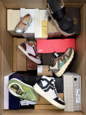 The photo shows a package with footwear in the category AS.