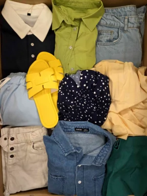 The photo shows a package with clothing in the category BSN.