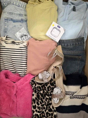 The photo shows a package with clothing in the category BSN.