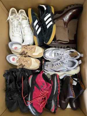 The photo shows a package with footwear in the category SH.