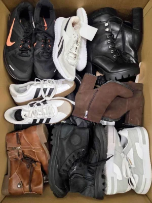 The photo shows a package with footwear in the category SH.