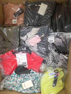 The photo shows a package with clothing in the category A.
