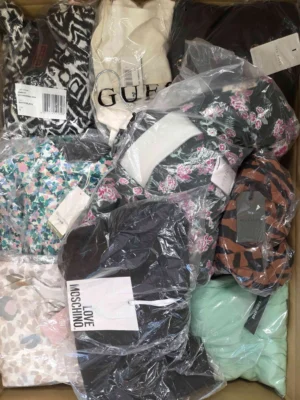 The photo shows a package with clothing in the category A.