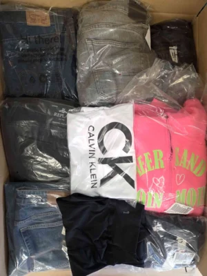 The photo shows a package with clothing in the category T.