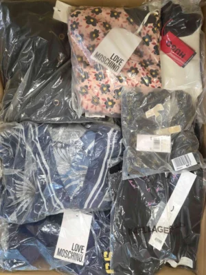 The photo shows a package with clothing in the category A.