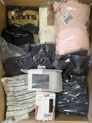 The photo shows a package with clothing in the category T.