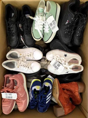 The photo shows a package with footwear in the category SH.