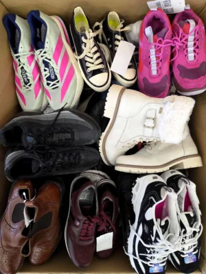 The photo shows a package with footwear in the category SH.