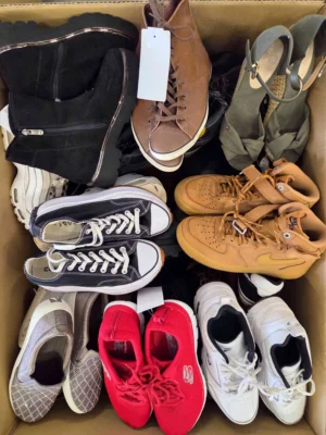 The photo shows a package with footwear in the category SH.