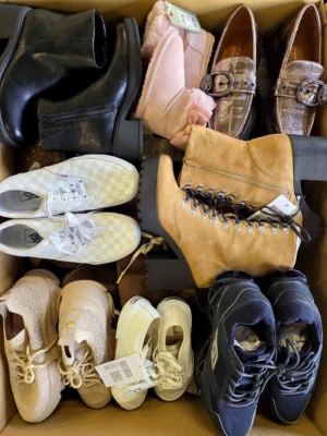 The photo shows a package with footwear in the category SH.