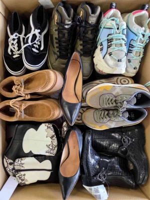 The photo shows a package with footwear in the category SH.