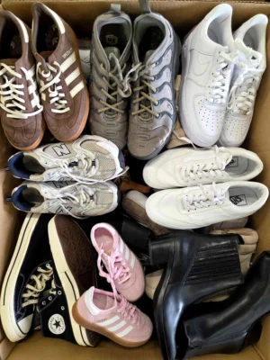 The photo shows a package with footwear in the category SH.