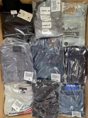The photo shows a package with clothing in the category T.