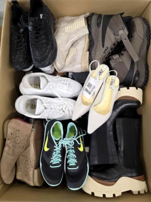 The photo shows a package with footwear in the category SH.