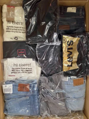 The photo shows a package with clothing in the category T.