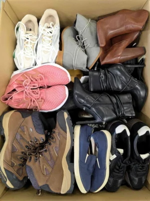 The photo shows a package with footwear in the category SH.