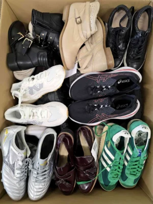 The photo shows a package with footwear in the category SH.